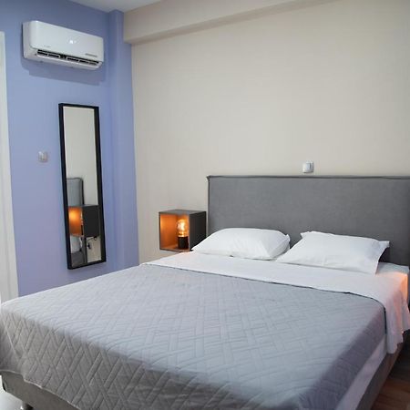Modern Apartment Downtown Атина Екстериор снимка