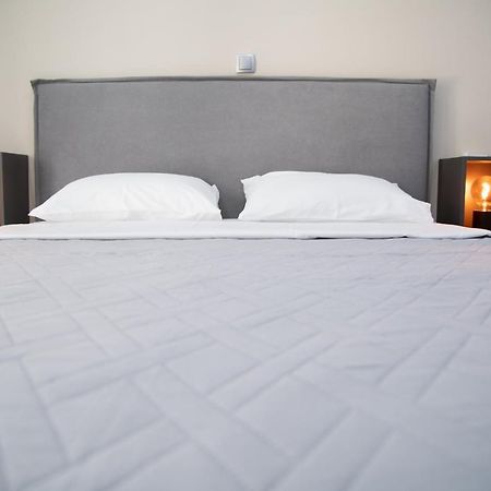 Modern Apartment Downtown Атина Екстериор снимка