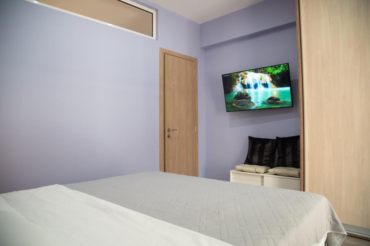 Modern Apartment Downtown Атина Екстериор снимка