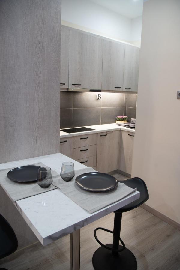 Modern Apartment Downtown Атина Екстериор снимка
