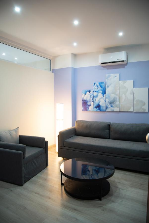 Modern Apartment Downtown Атина Екстериор снимка