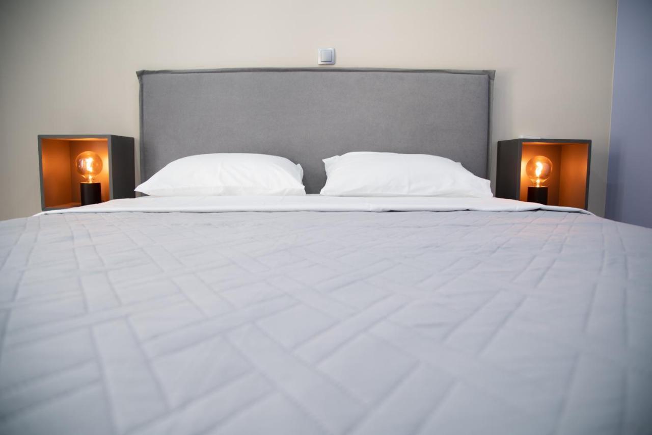 Modern Apartment Downtown Атина Екстериор снимка