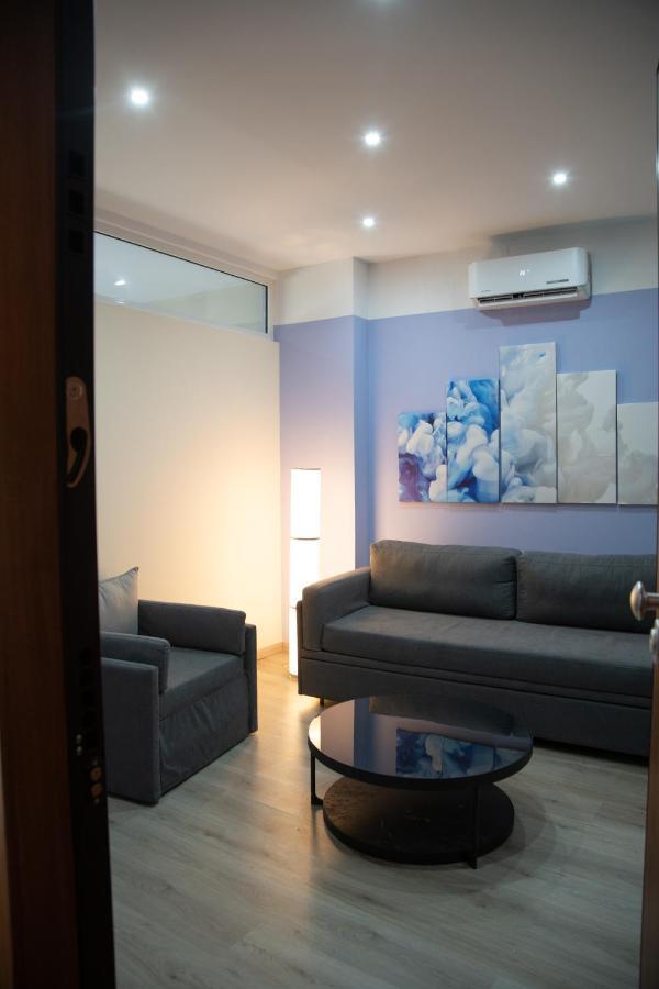 Modern Apartment Downtown Атина Екстериор снимка